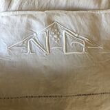 Drap ancien brodé