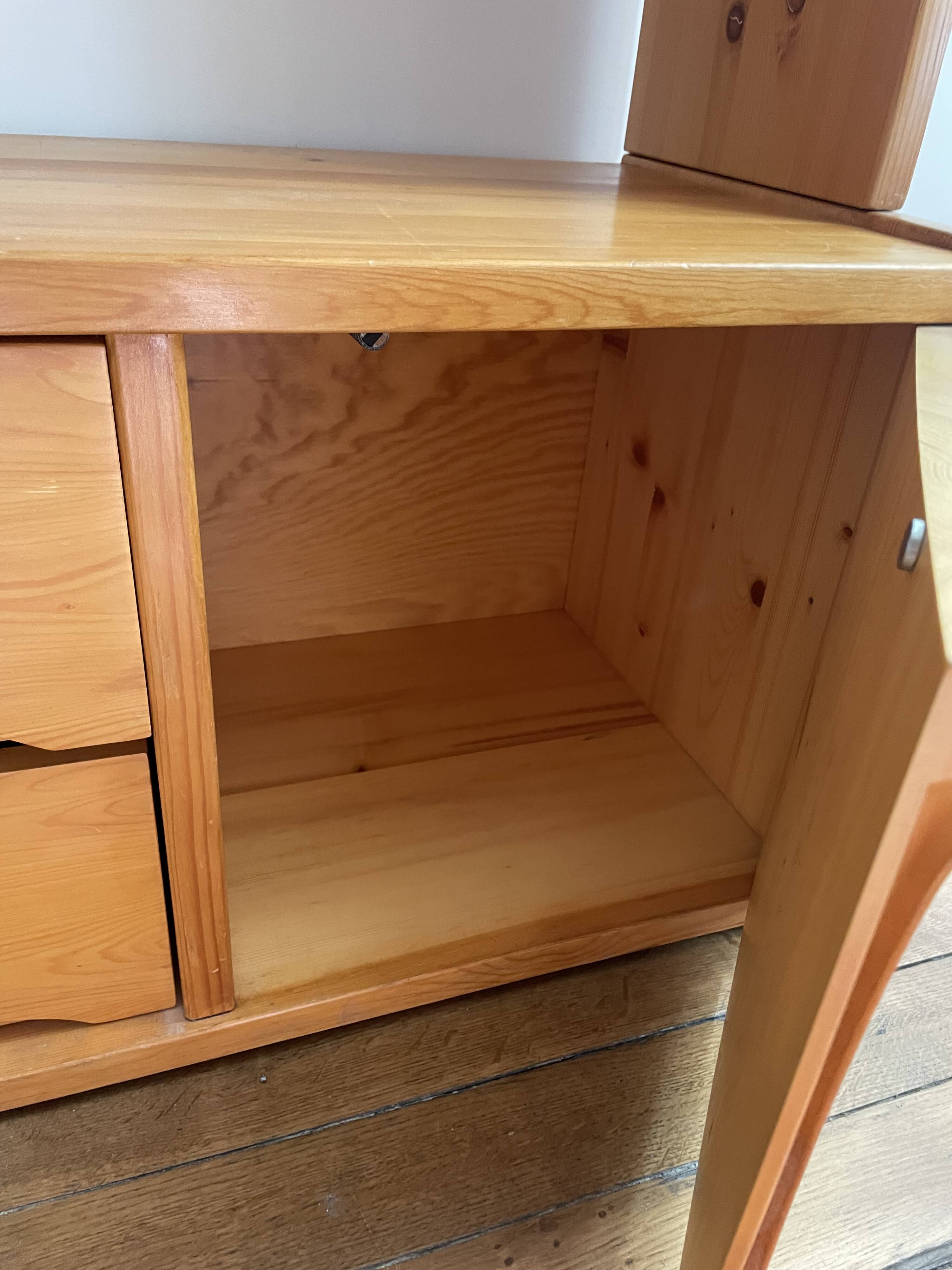 Library shelves/sideboard