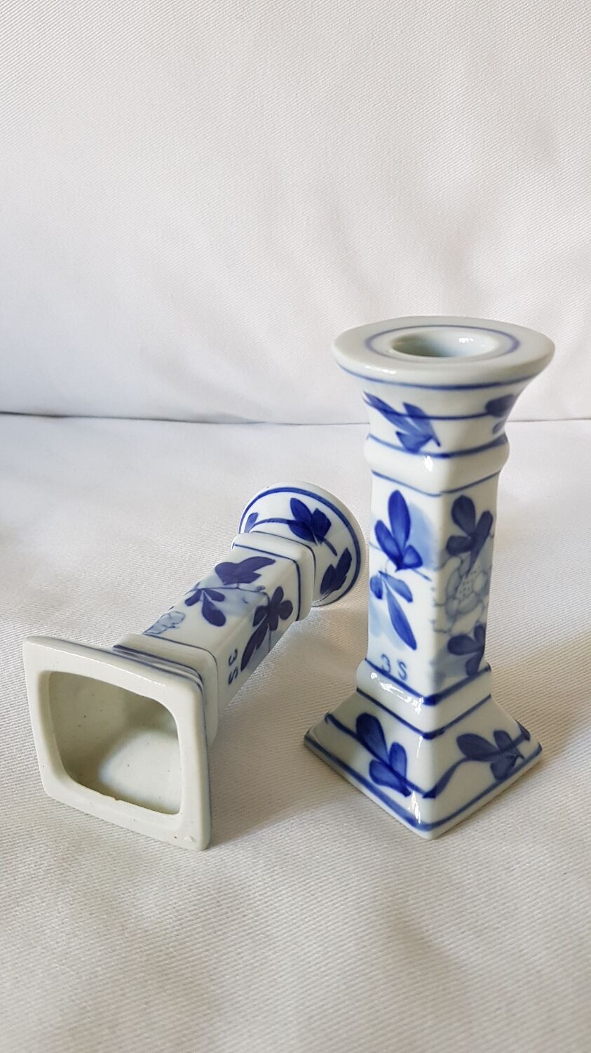 Set of 2 ceramic candle holders in white blue floral pattern