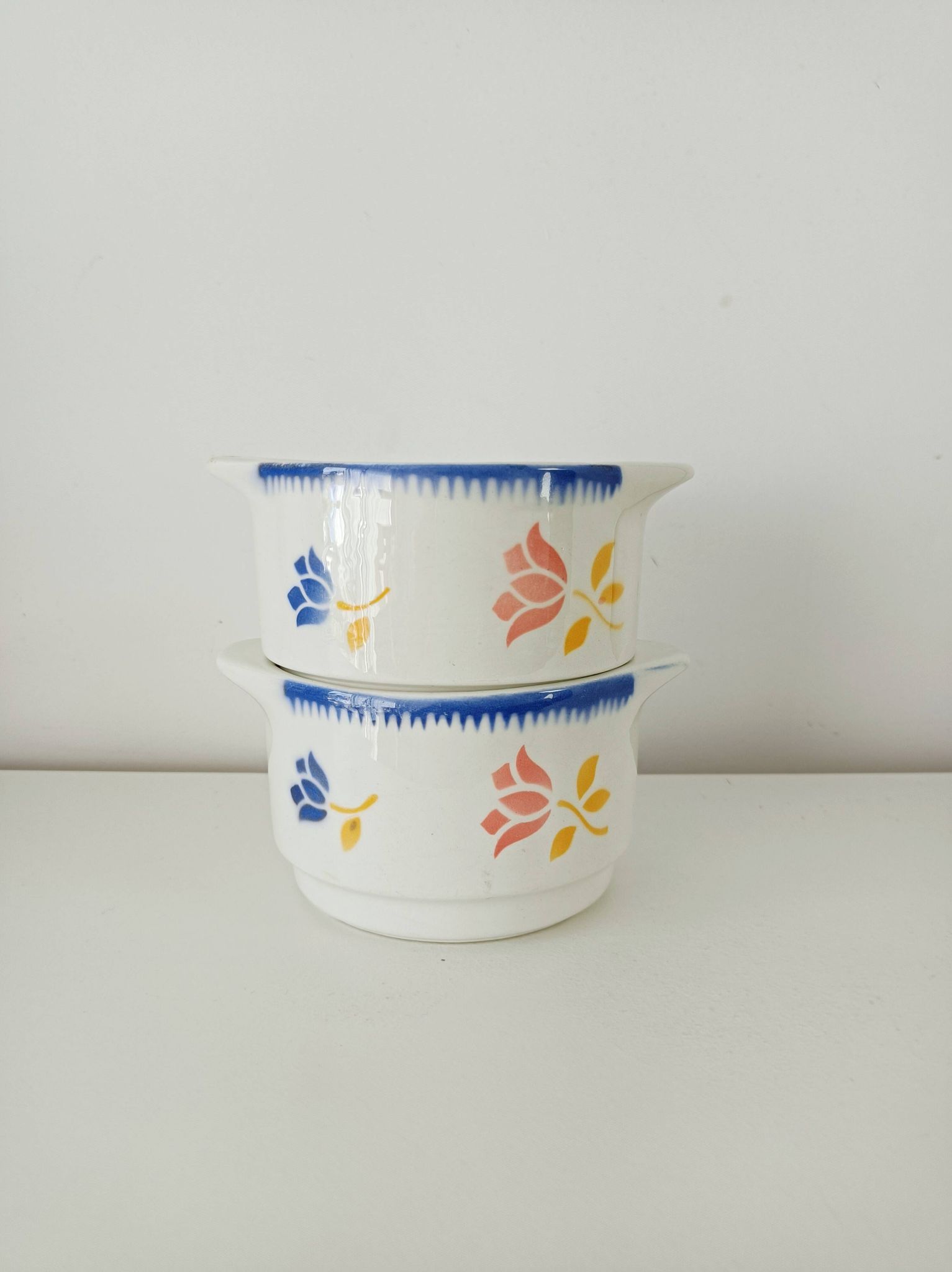Set of 2 small floral ear bowls