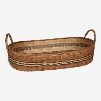 Oval basket with handles