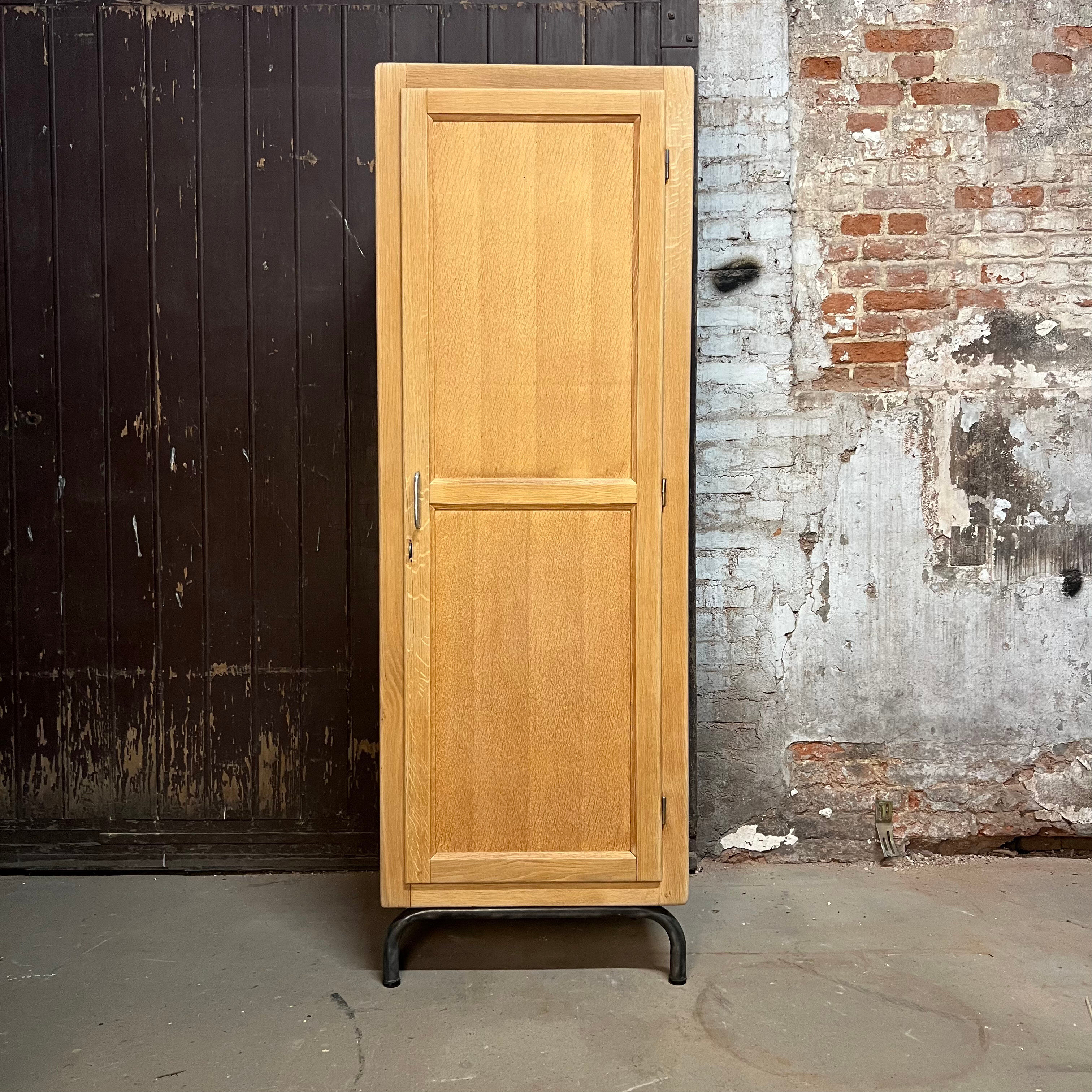 Internship wardrobe in the style of Jacques Hitier