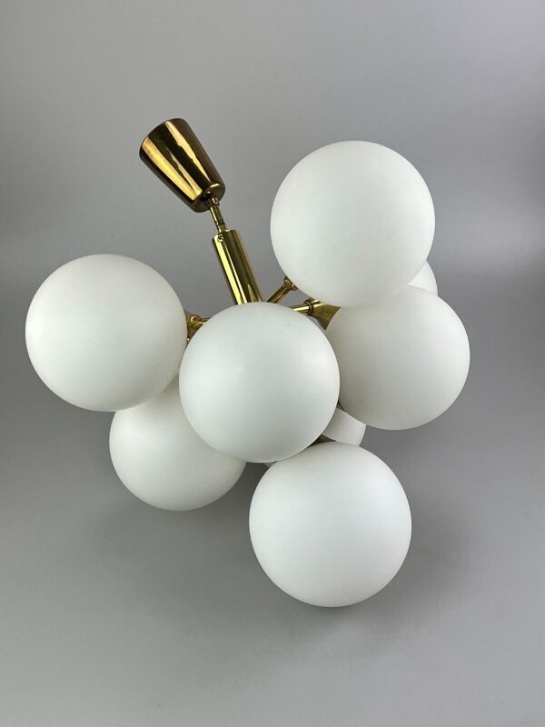 Lustre Sputnik Kaiser Leuchten design en verre opale années 60 70