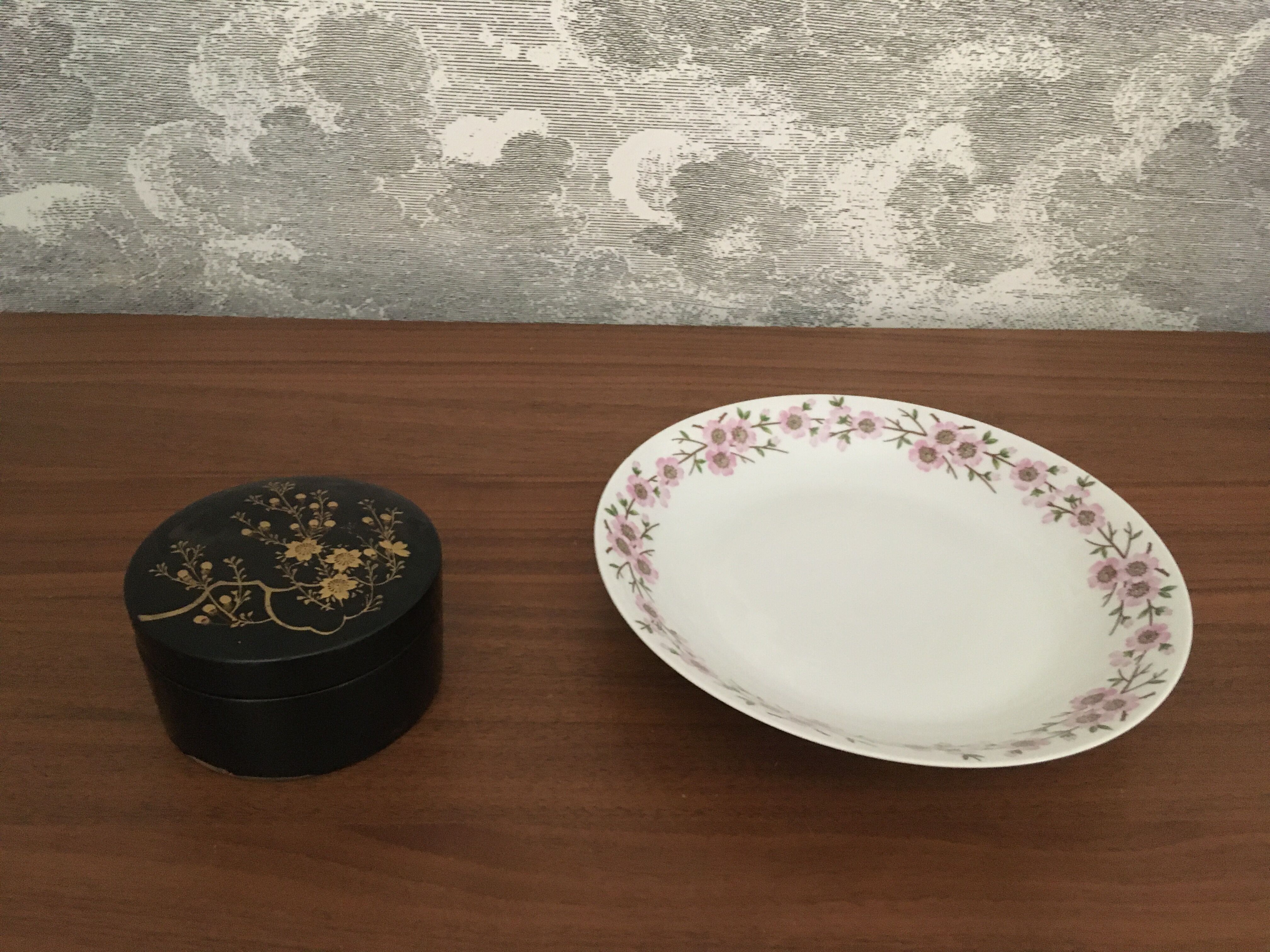 Black and gold lace box