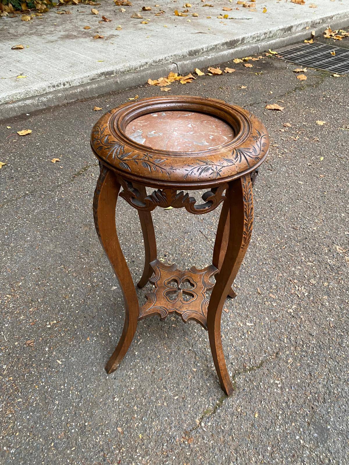 Round Art Nouveau side table in solid wood and marble from the 19th century