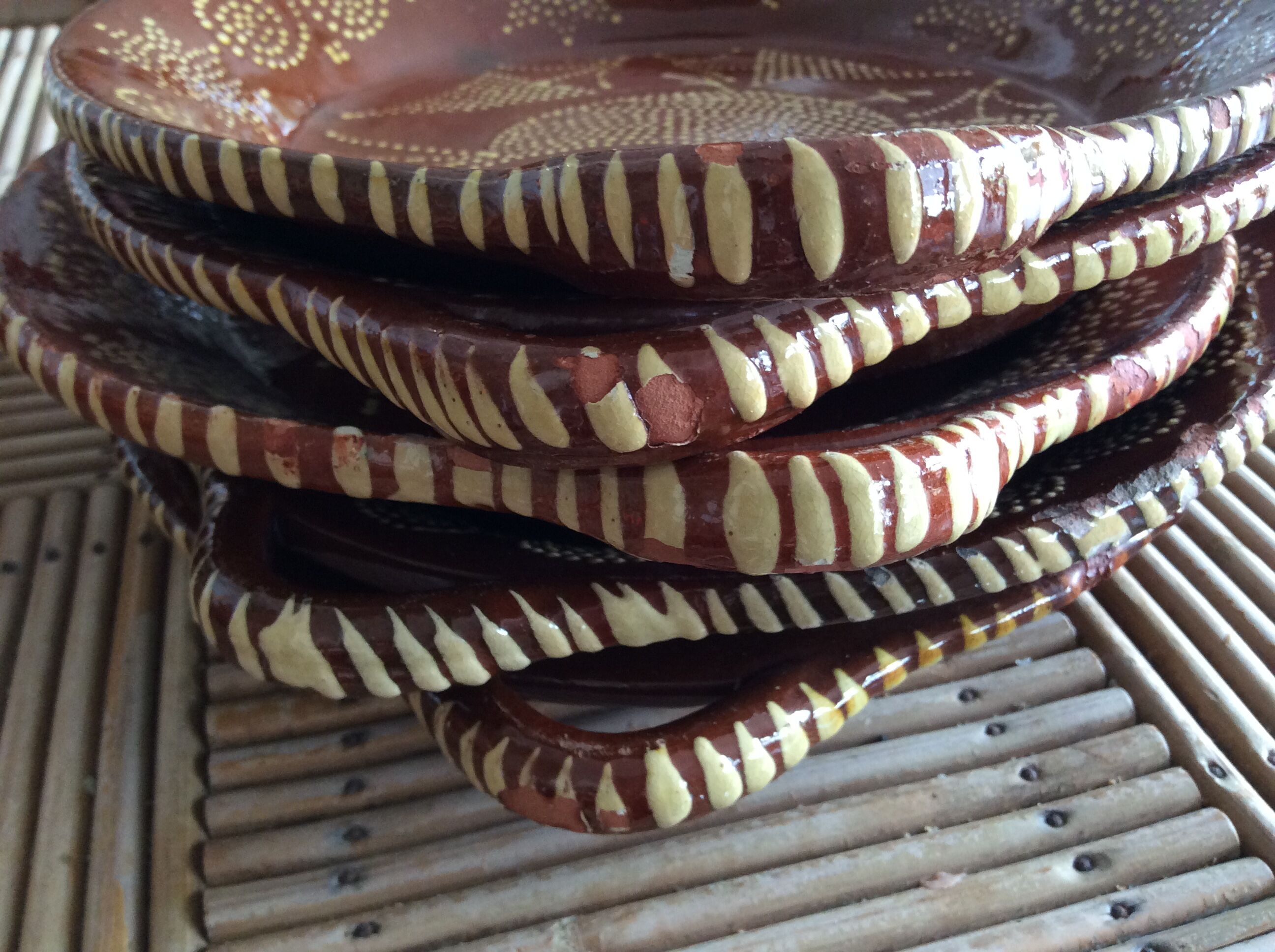 5 flat plates in glazed terracotta