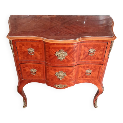 Commode sauteuse galbée de style Louis XV en marqueterie et bronzes dorés