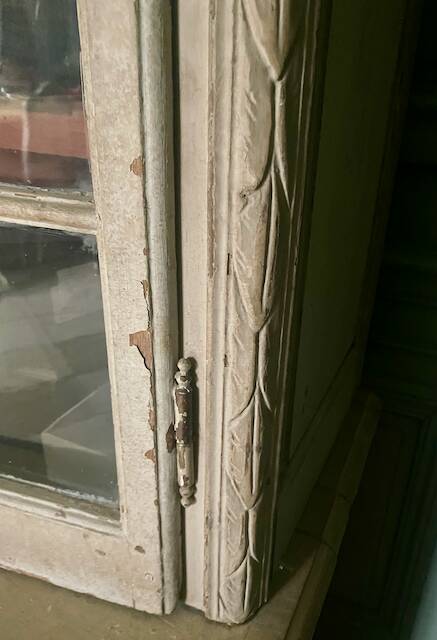 Small shabby two-body buffet