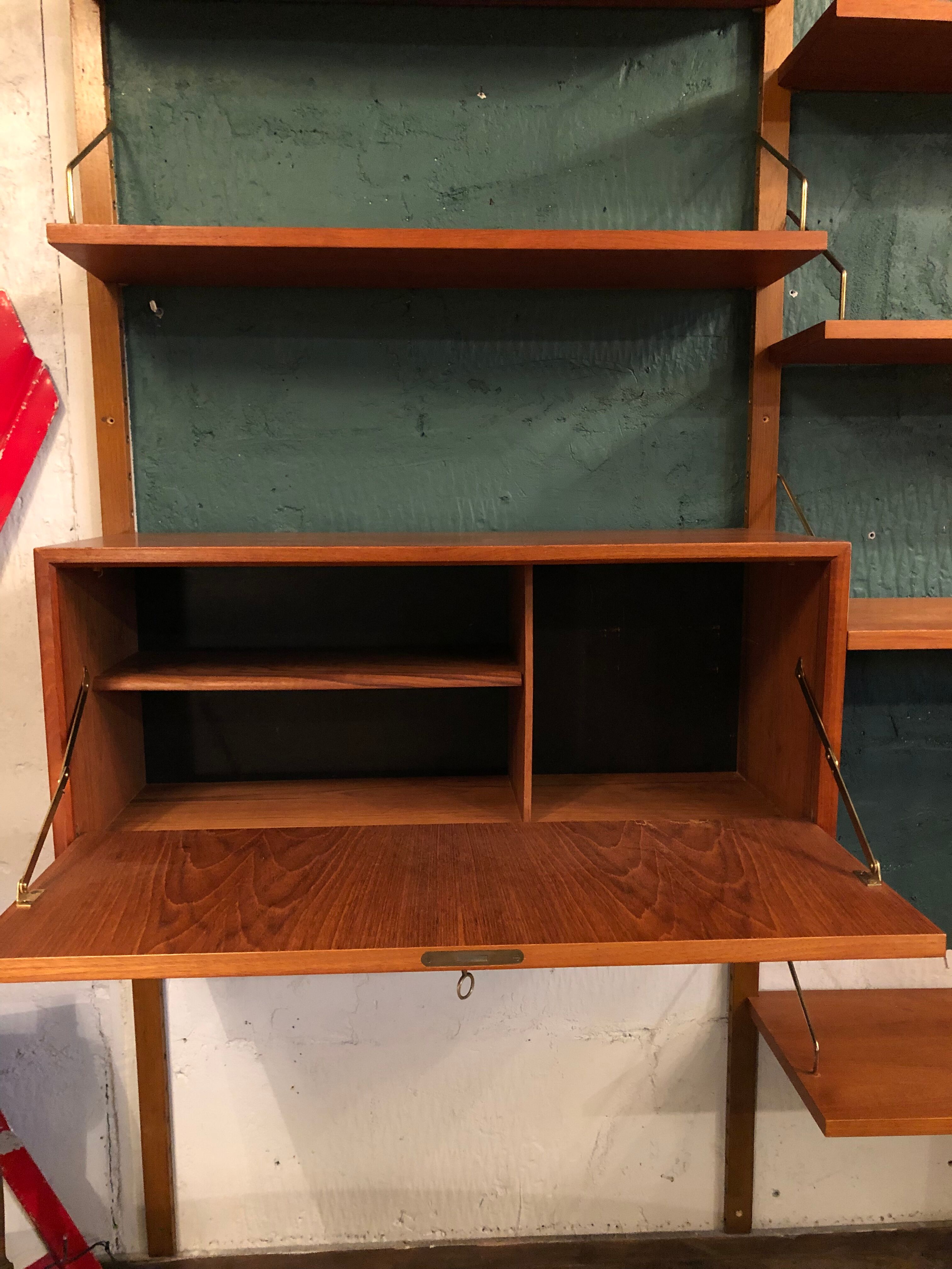 Poul Cadovius wall bookcase in teak