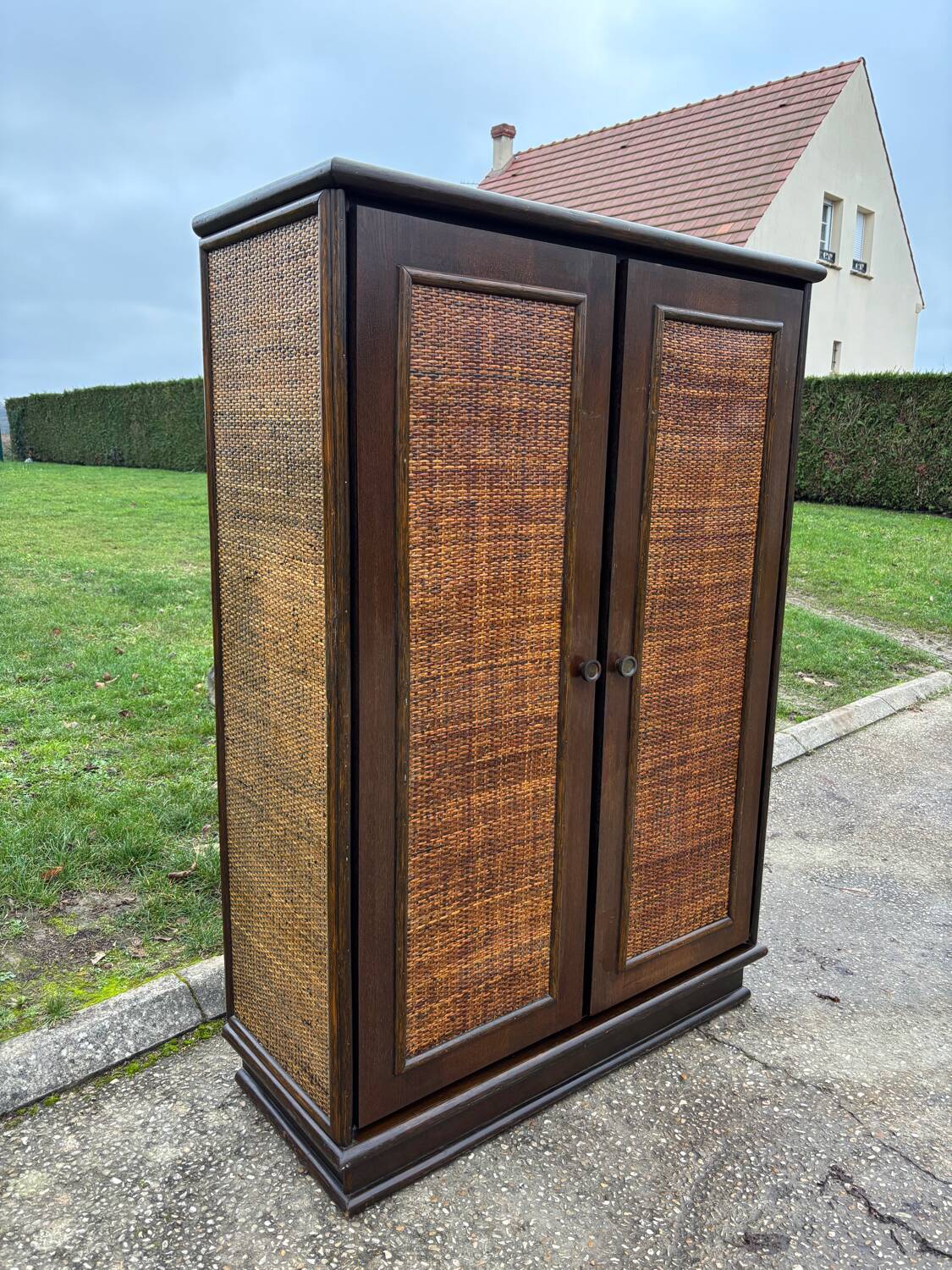 Armoire en rotin vintage
