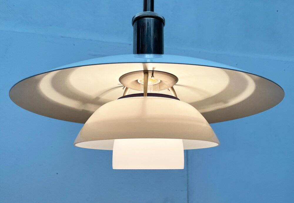 Lampe suspendue en métal et verre modèle danois milieu du siècle Ph 4 1/2 - 4 par Poul Henningsen pour Louis Poulsen, années 1980