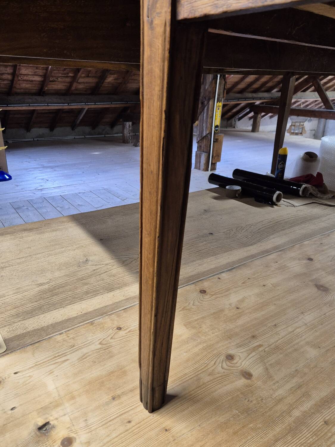 Antique rustic farmhouse table in solid oak, 19th century