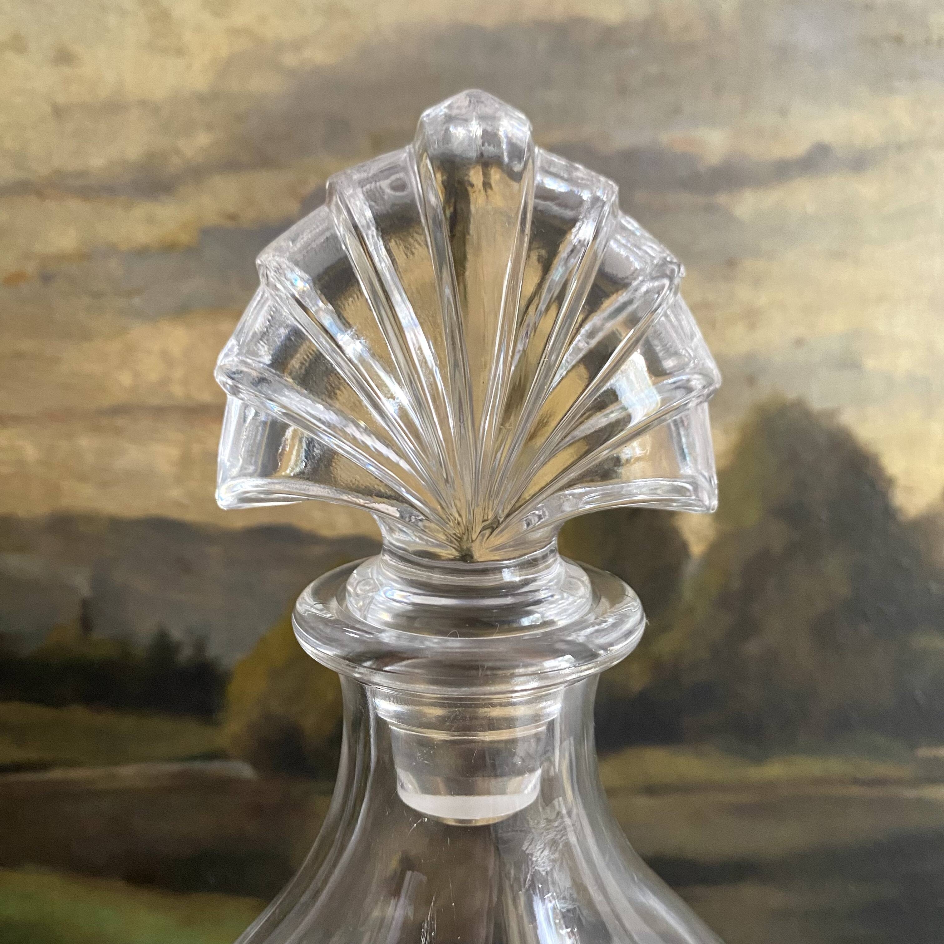 Vintage carafe with fan stopper