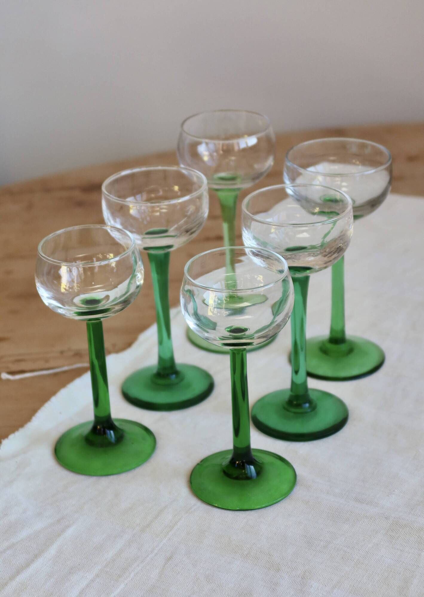 6 mismatched vintage Alsace wine glasses – Green stems