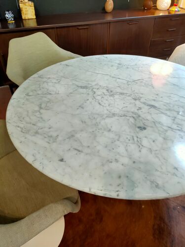 Table a manger en marbre de carrare