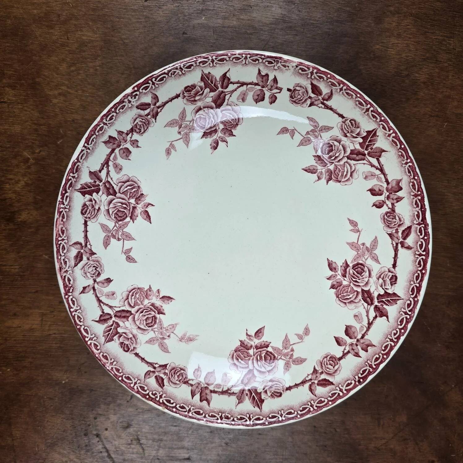 Compotier ancien H.B. & Cie en terre de fer – Roses bordeaux