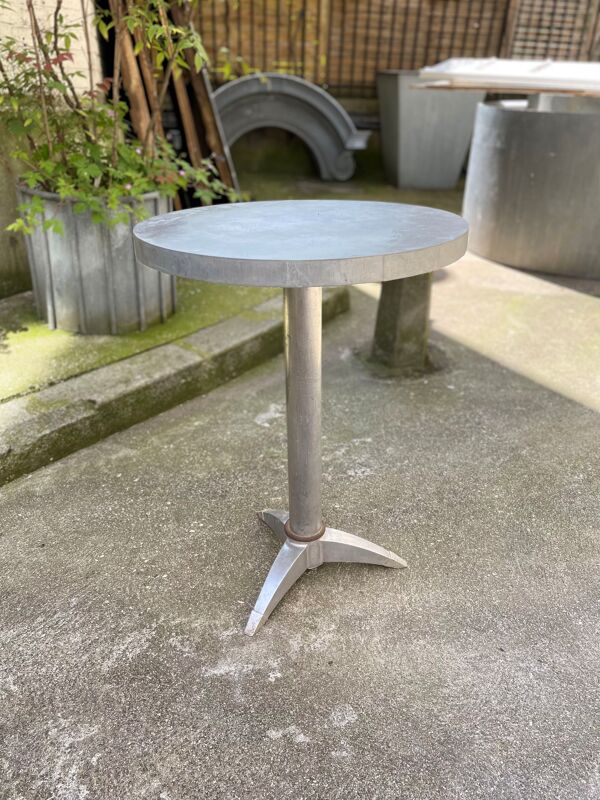 Table de bar en zinc