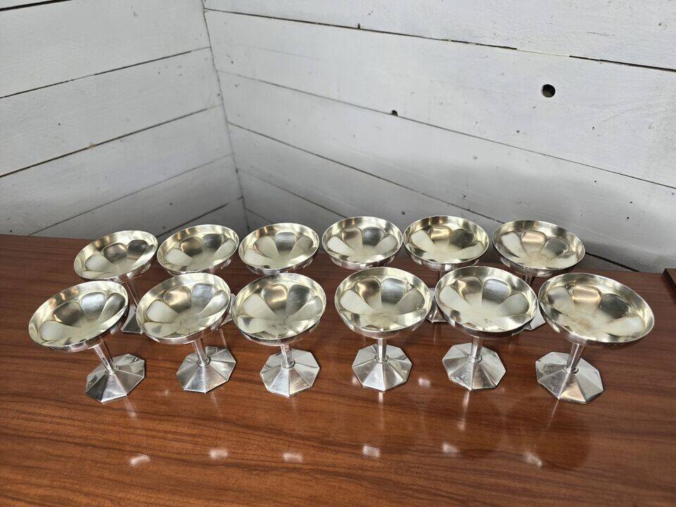 Coupe à champagne art déco en métal argenté x 12