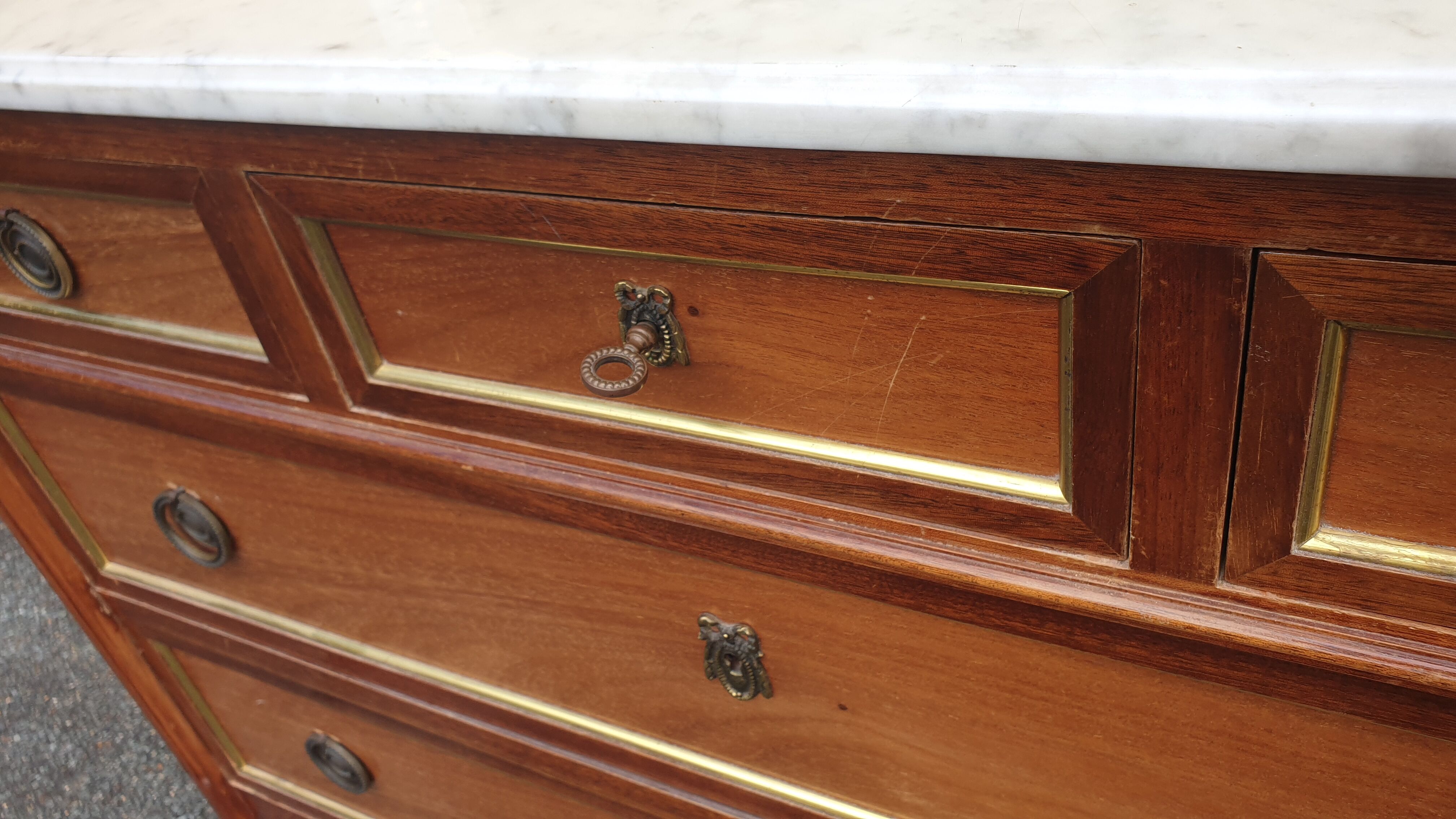 Louis XVI accajou chest of drawers and white marble
