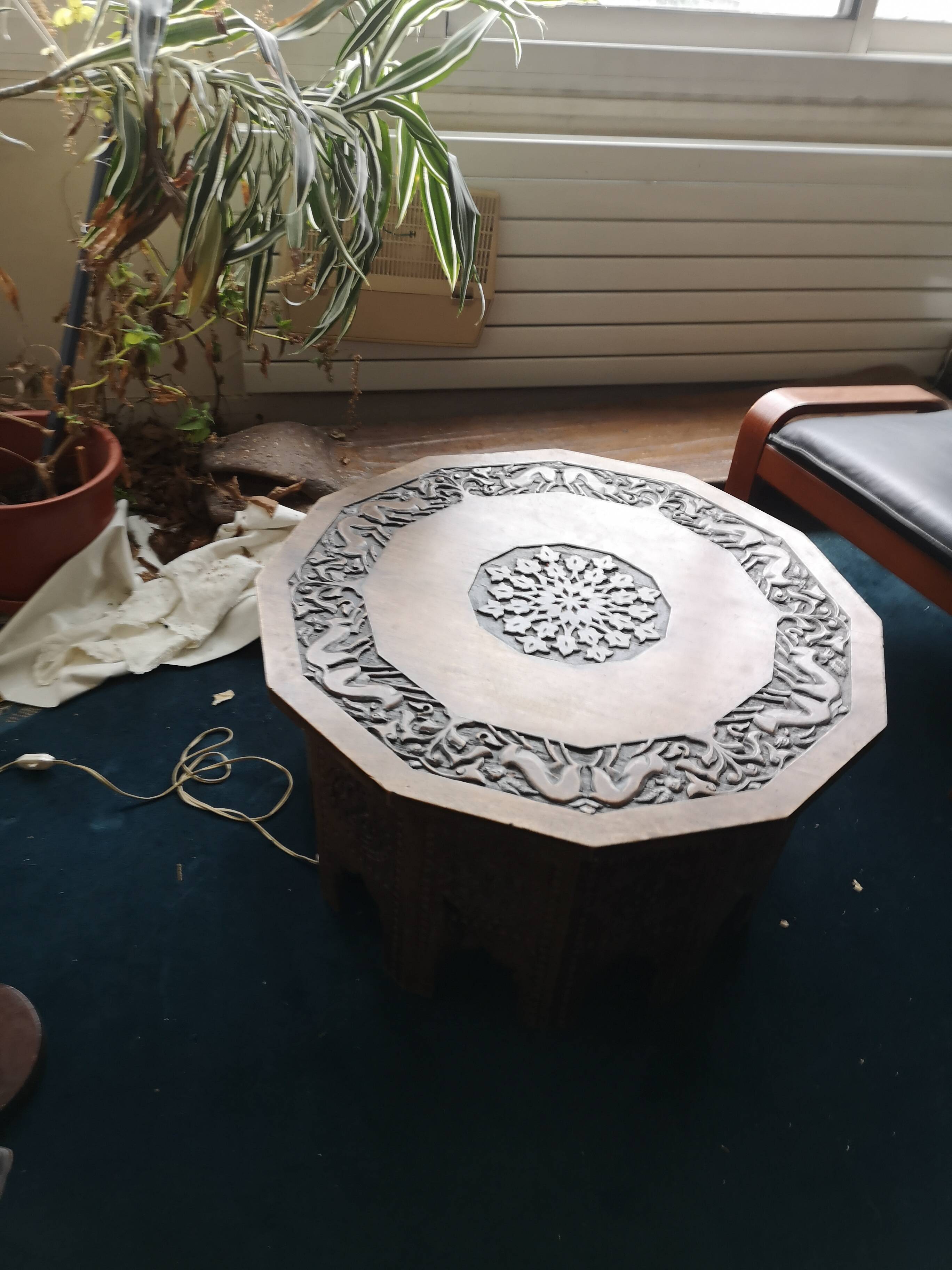 Ispahan round coffee table