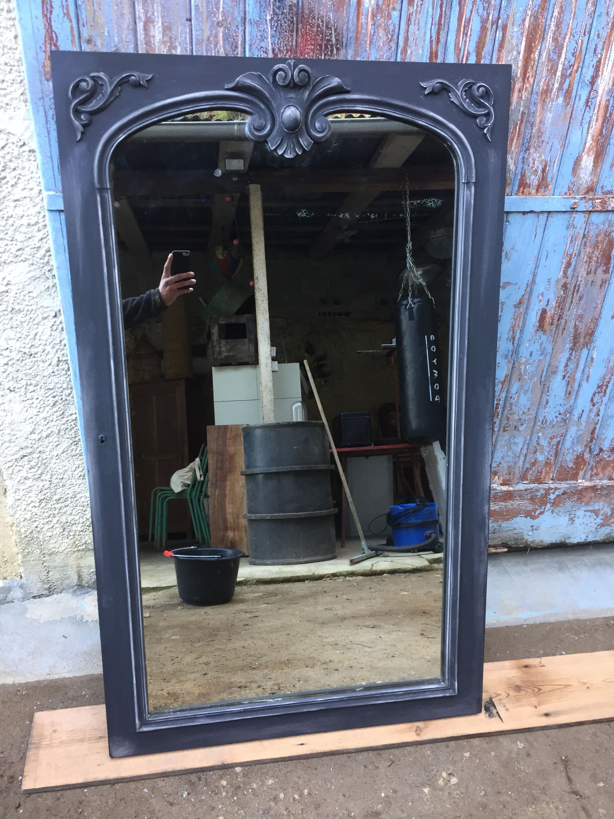 Miroir patiné noir mat 82x135cm