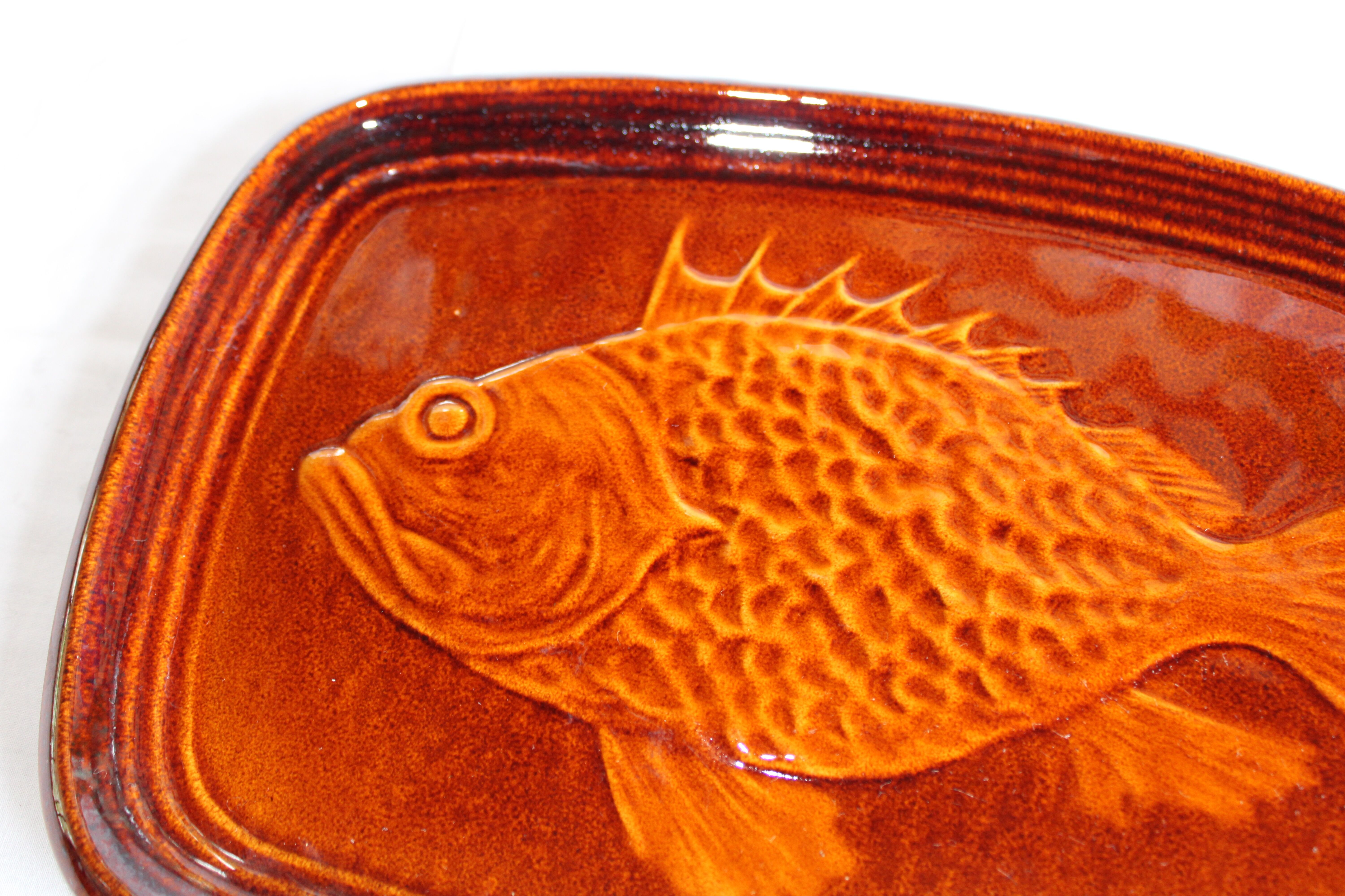Plate fish motif Saint Clément France 1304