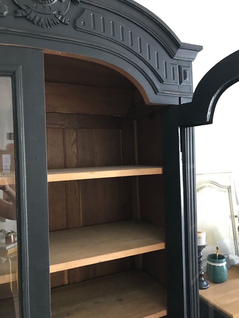 Black and wood showcase