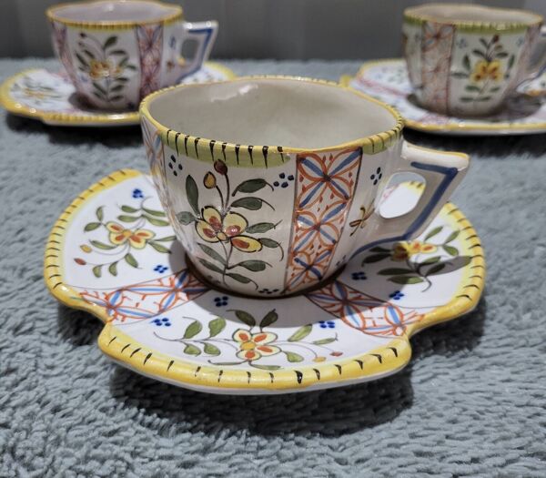 3 tasses et soucoupes sous tasses signé Jules Verlingue en bon état