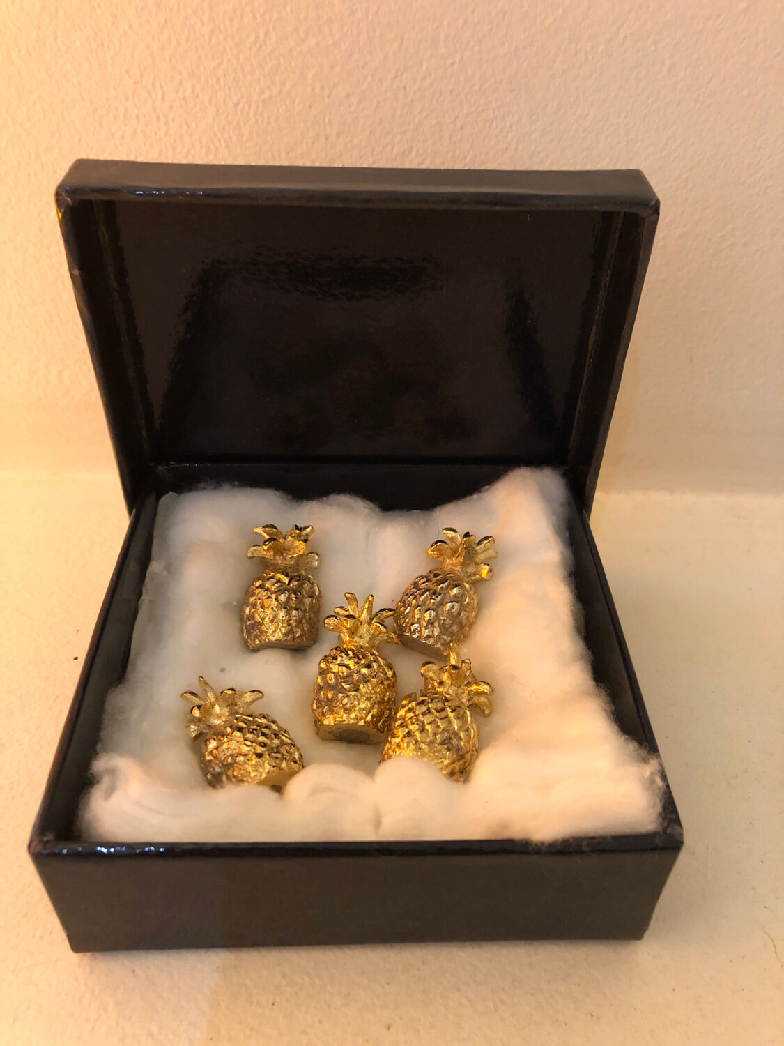 Pineapple name holders, 1970