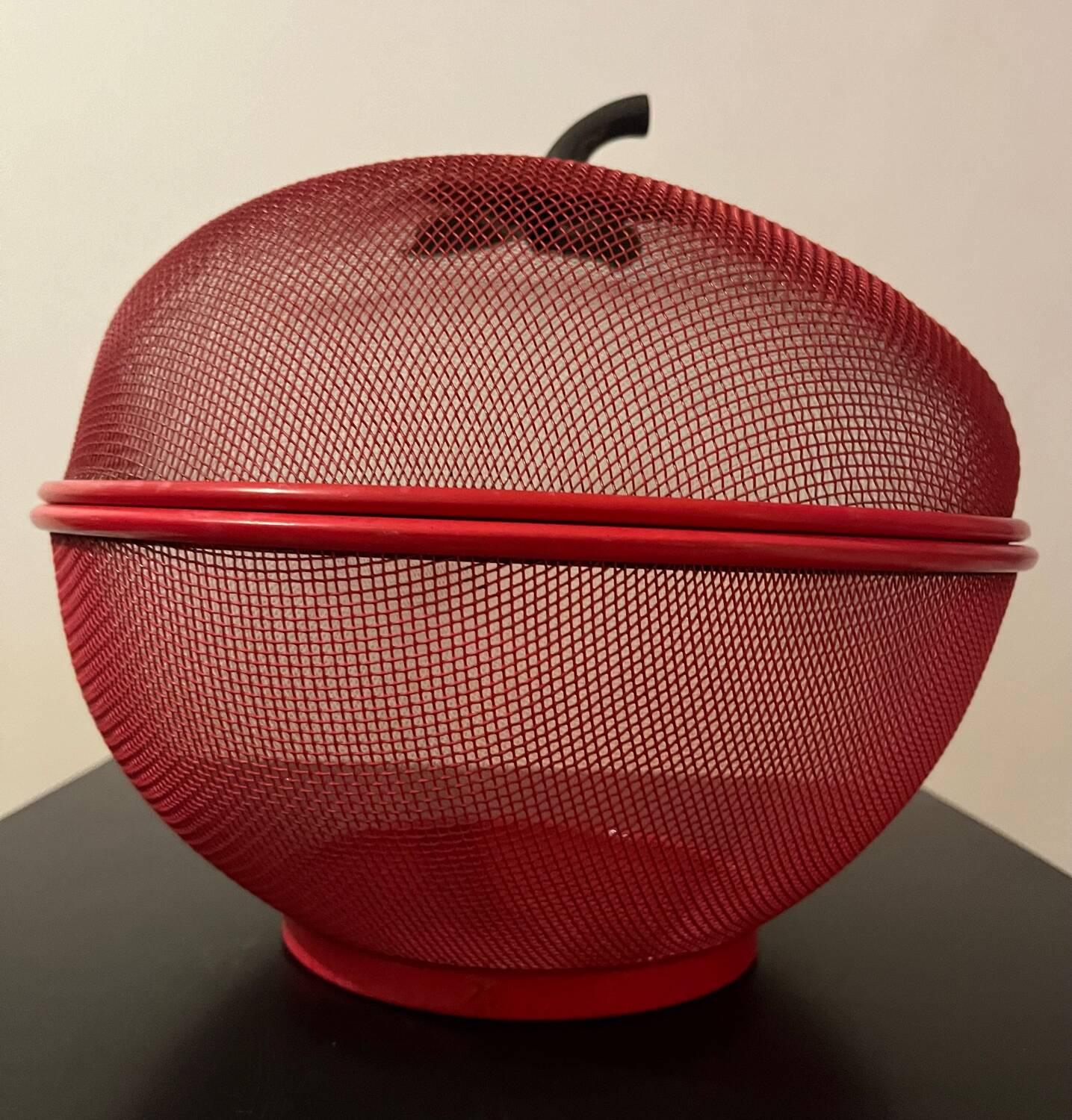 Metal fruit basket from the 80s