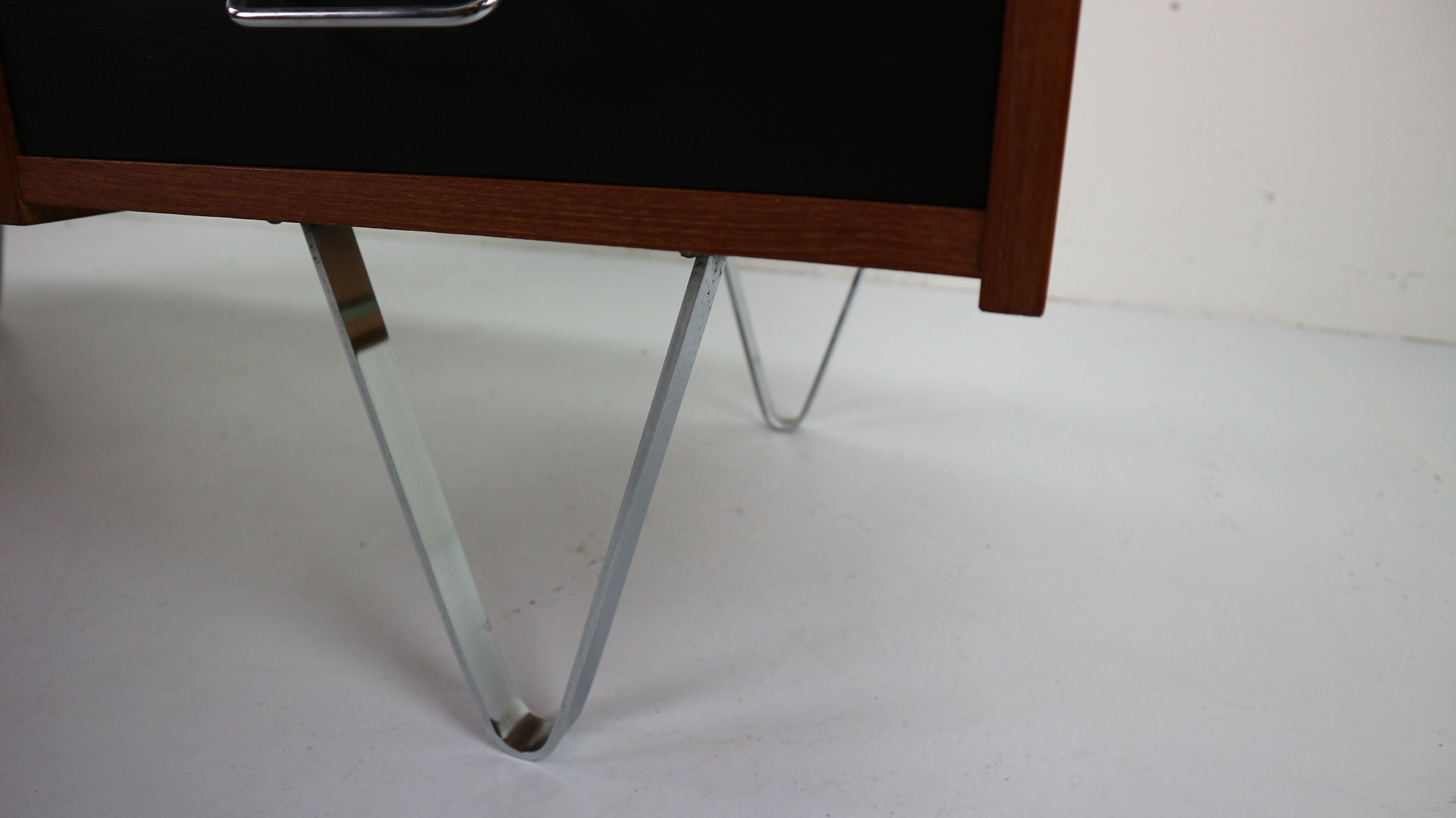 Cees Braakman teak desk with triangle legs for Pastoe