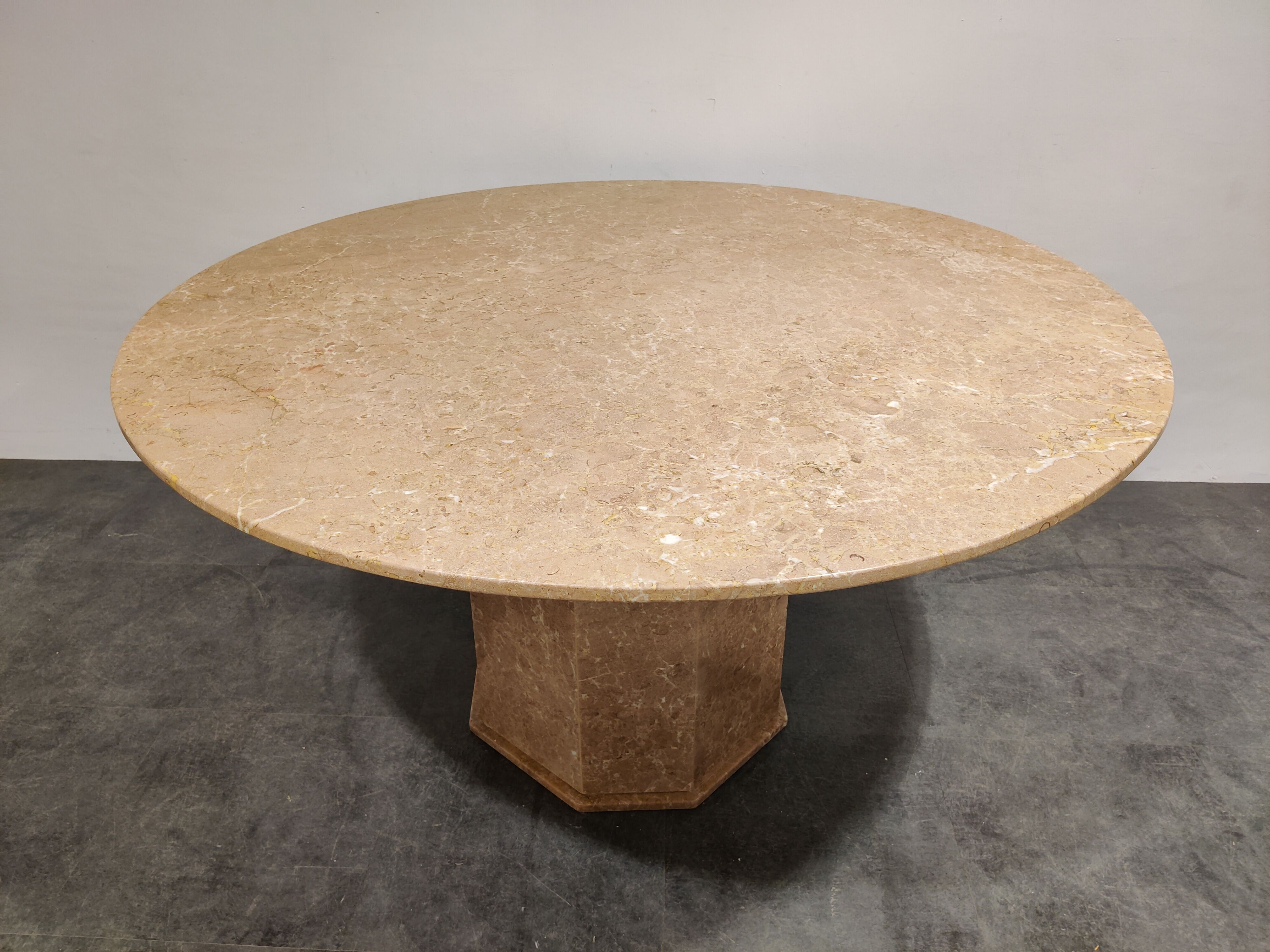 Round italian marble dining table 1970s