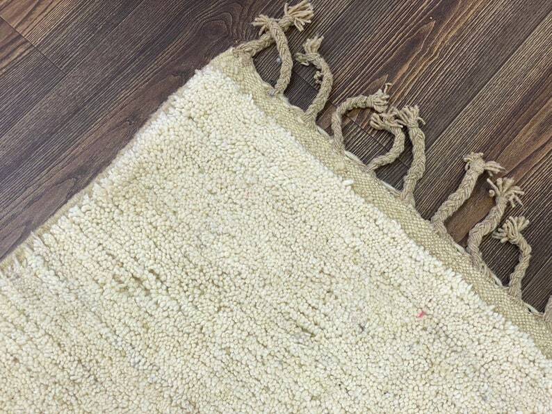 Traditional handmade Moroccan rug 250cmx150cm
