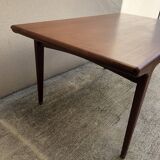 Table with Scandinavian-style extension spieces