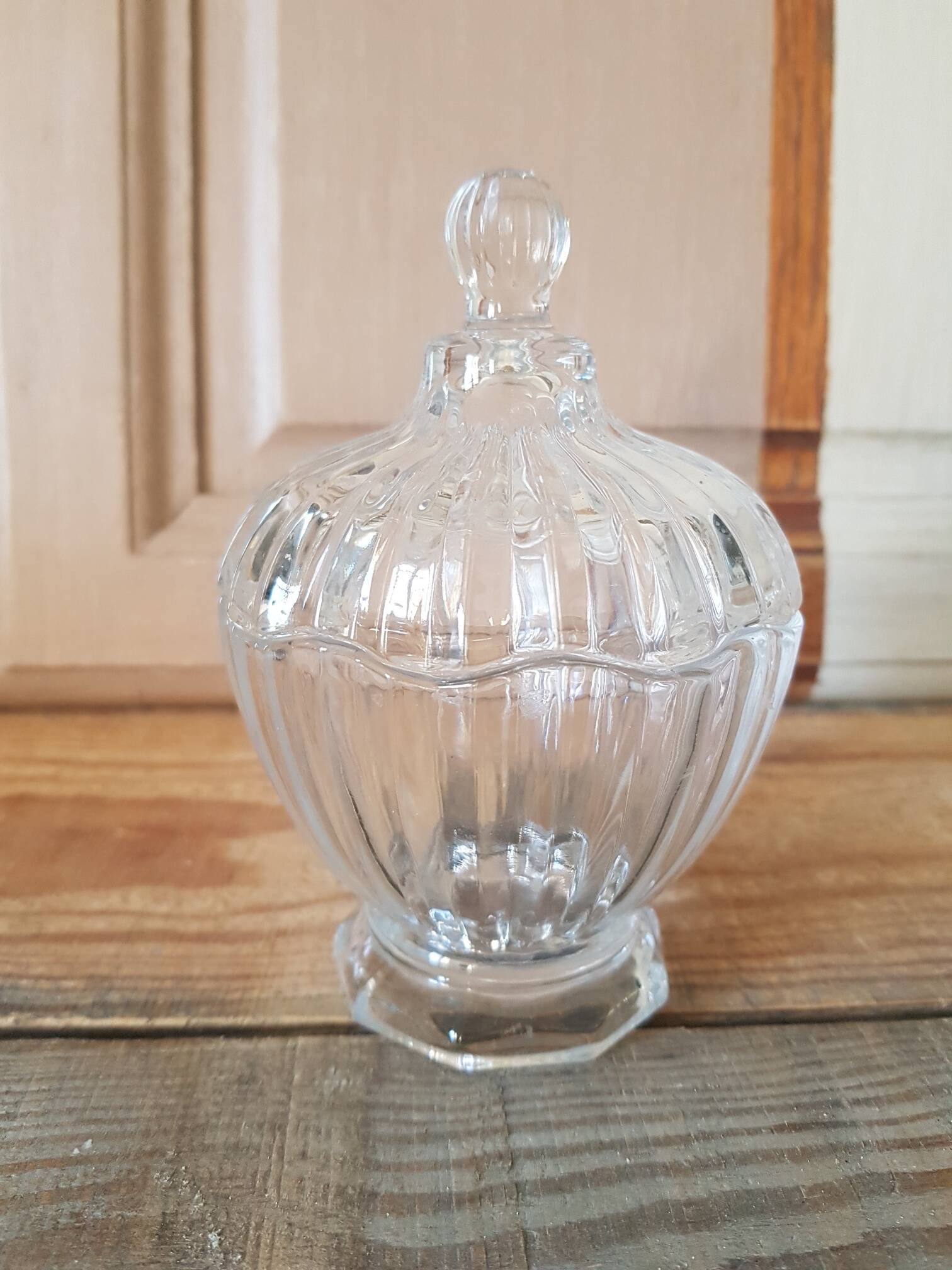 Curved glass candy box