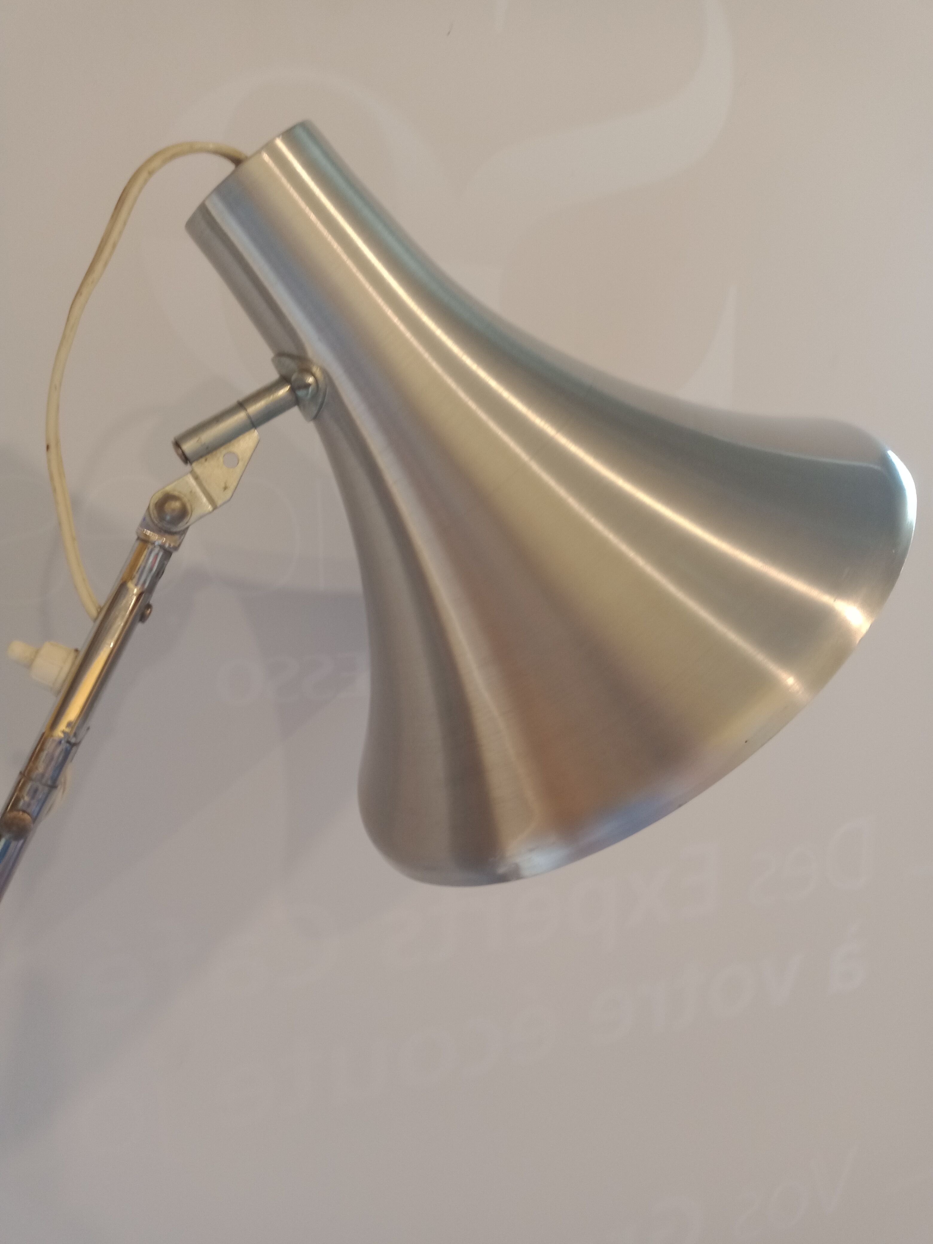 Articulated architect's lamp