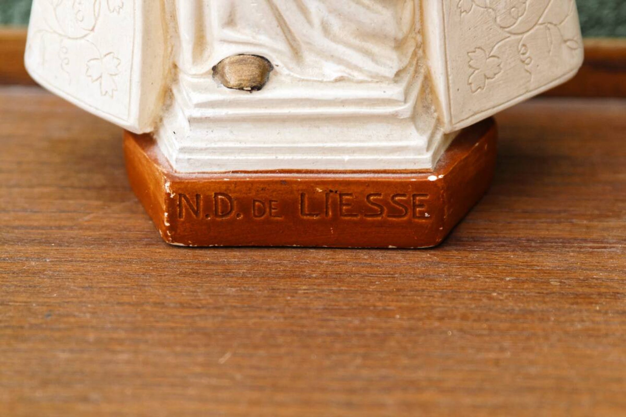 Vierge à l'enfant en plâtre, Notre Dame de Liesse, signé Bacci