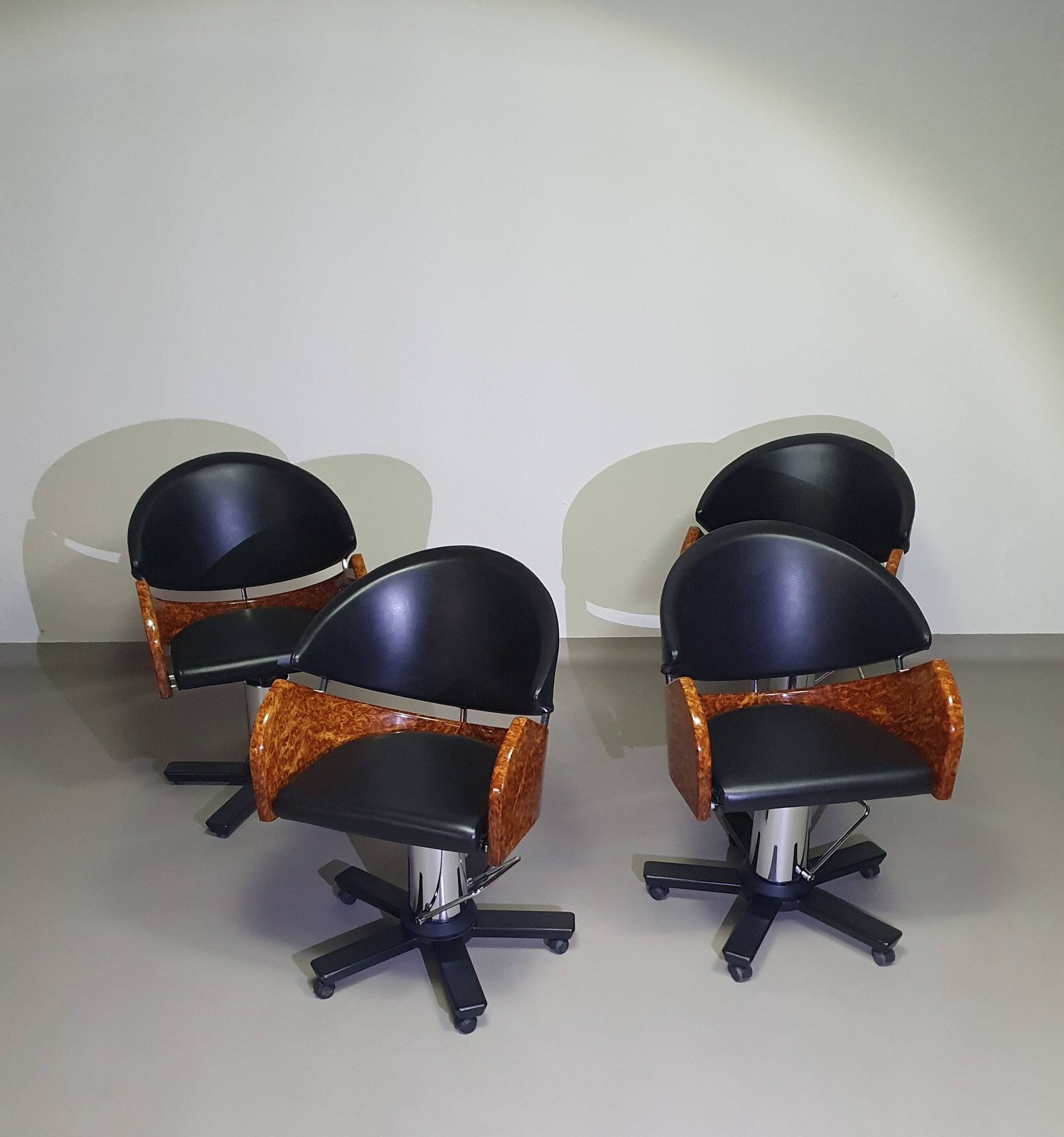 4 chaises de barbier italiennes des années 80, réglables en hauteur