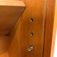 Vitrine en bois vintage avec étagères en verre (2 disponibles)