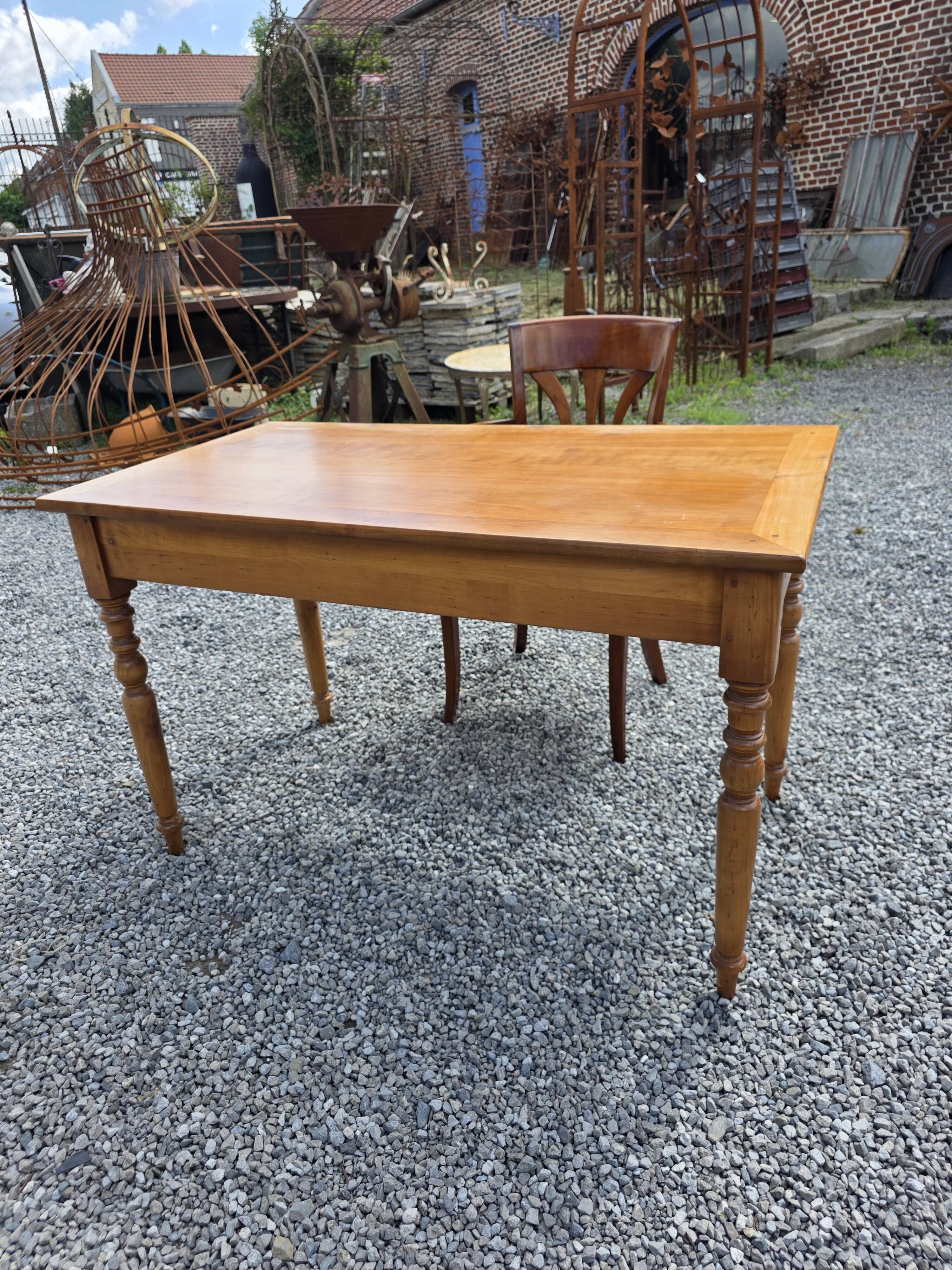 Bureau style Louis Philippe en merisier massif