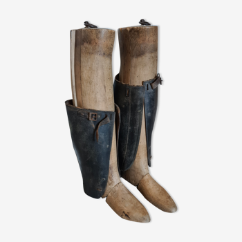 Anciens embauchoirs à bottes en bois