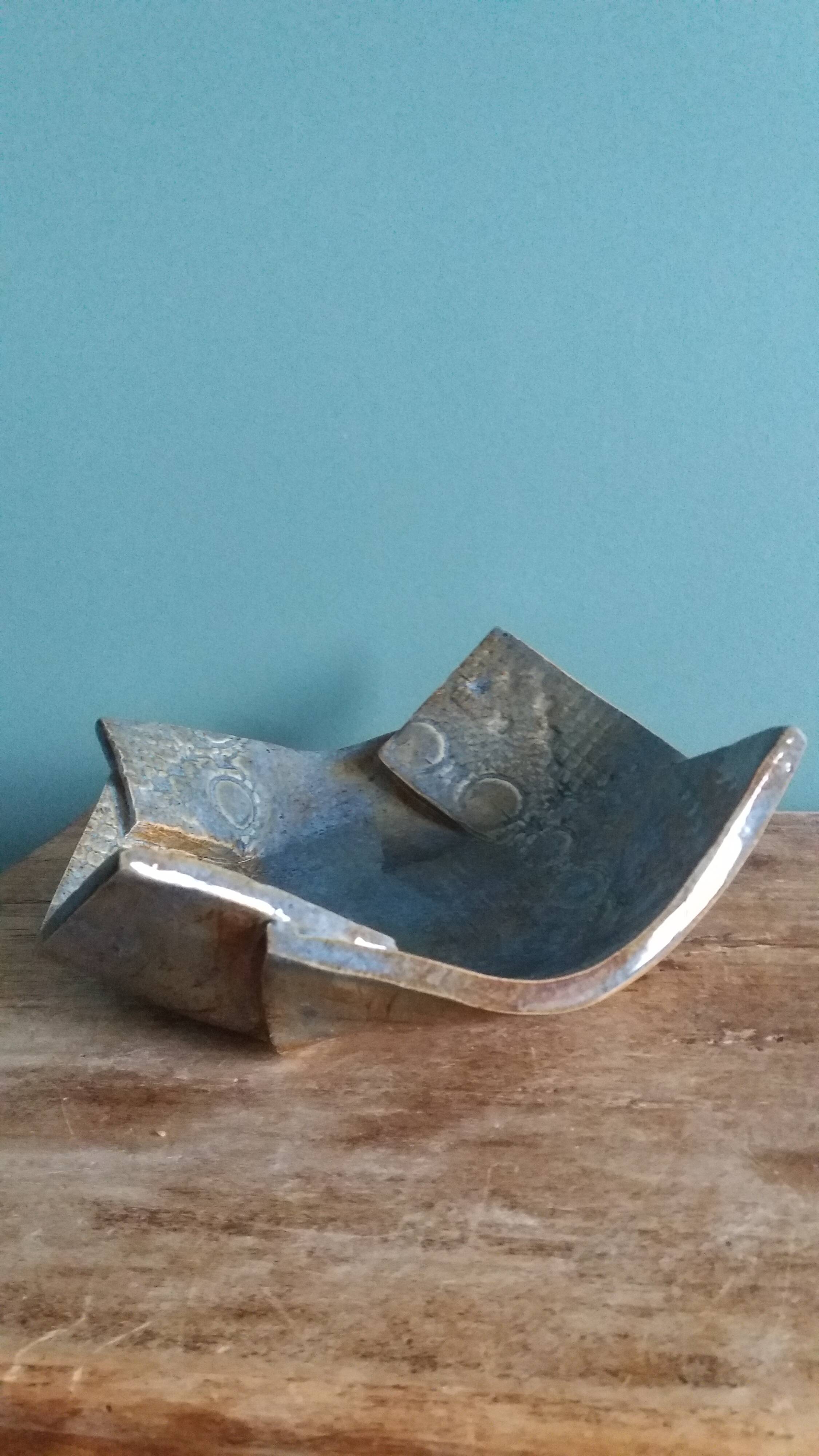 AP ceramic trinket tray with lace-like embroidery effect