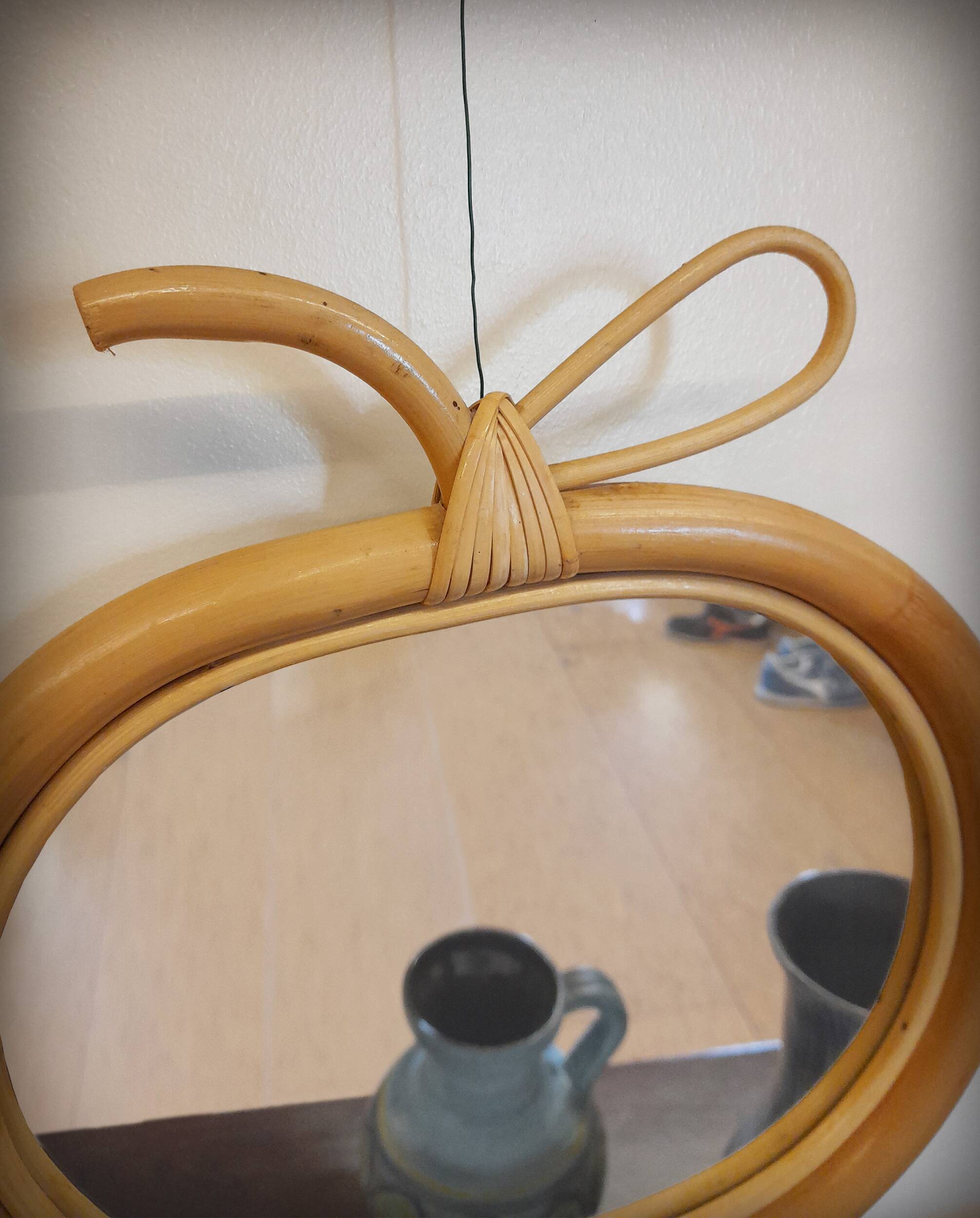 Rattan apple mirror