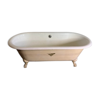 Cast iron bathtub
