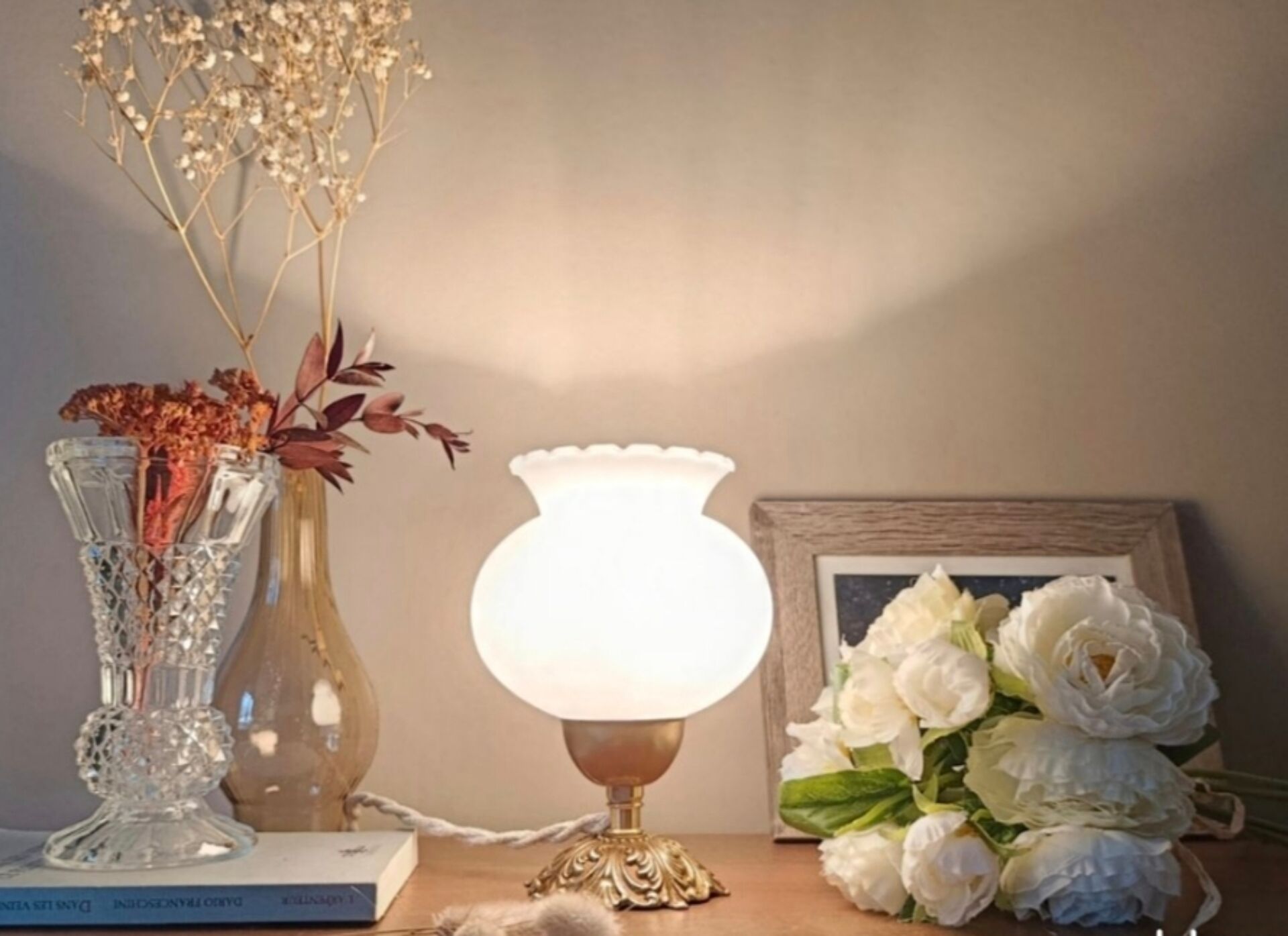 Lampe en bronze et opaline
