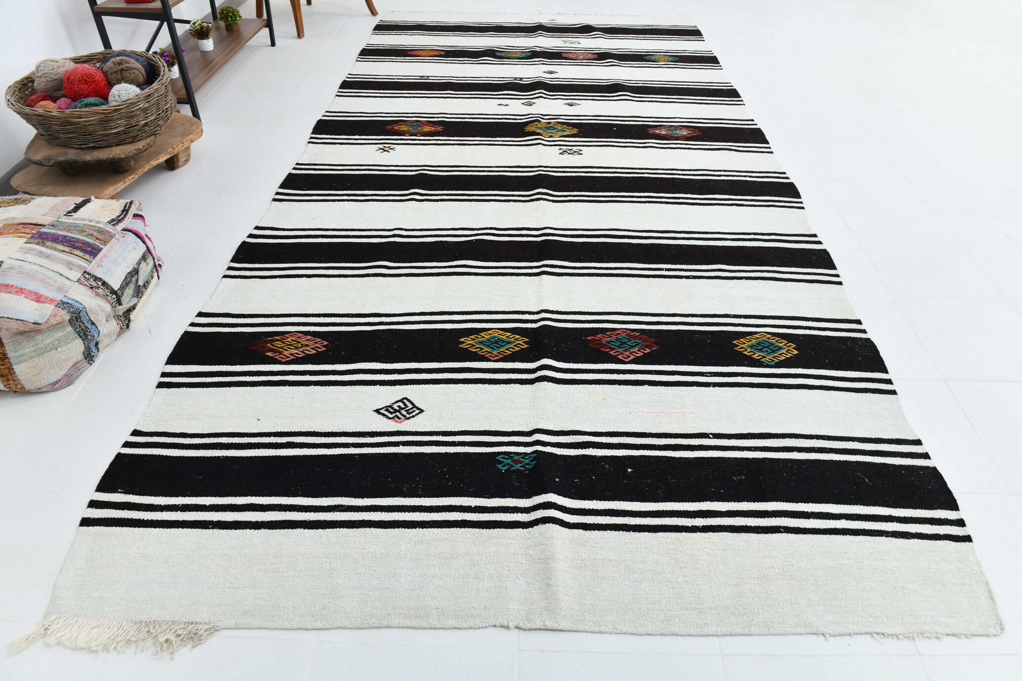 6x13 White & Black Hemp Carpet, 202x404Cm