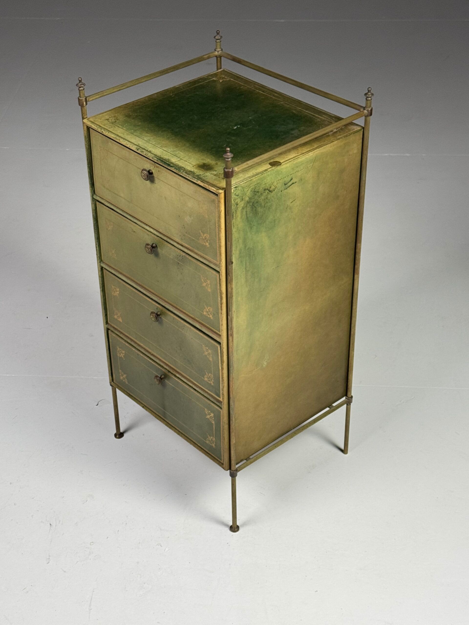 Commode en cuir vers 1960