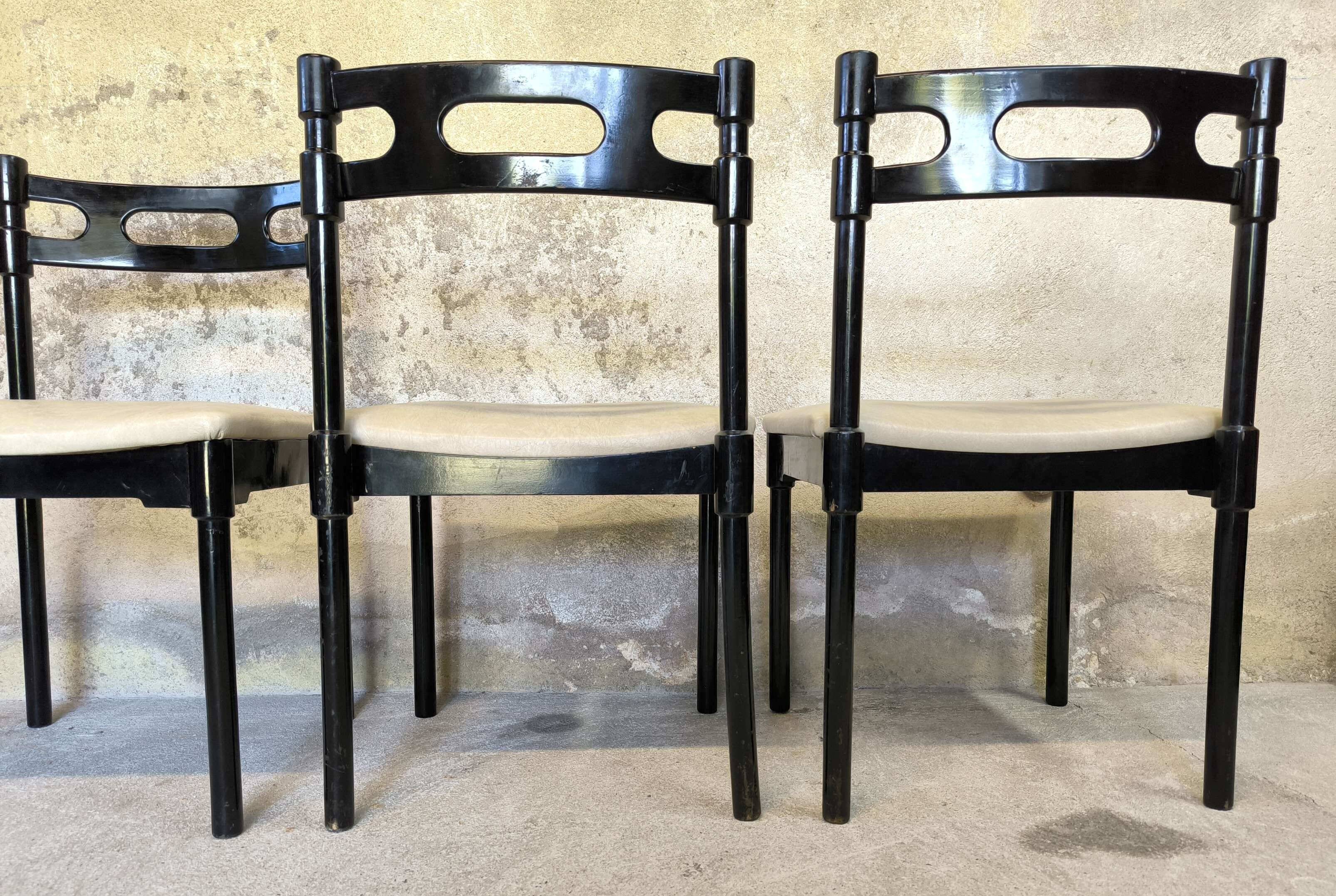 6 black lacquered wooden chairs
