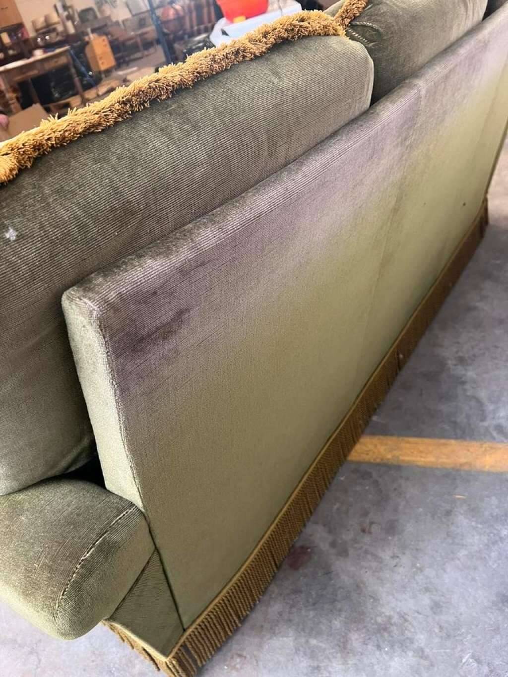 Seat / vintage moss green sofa