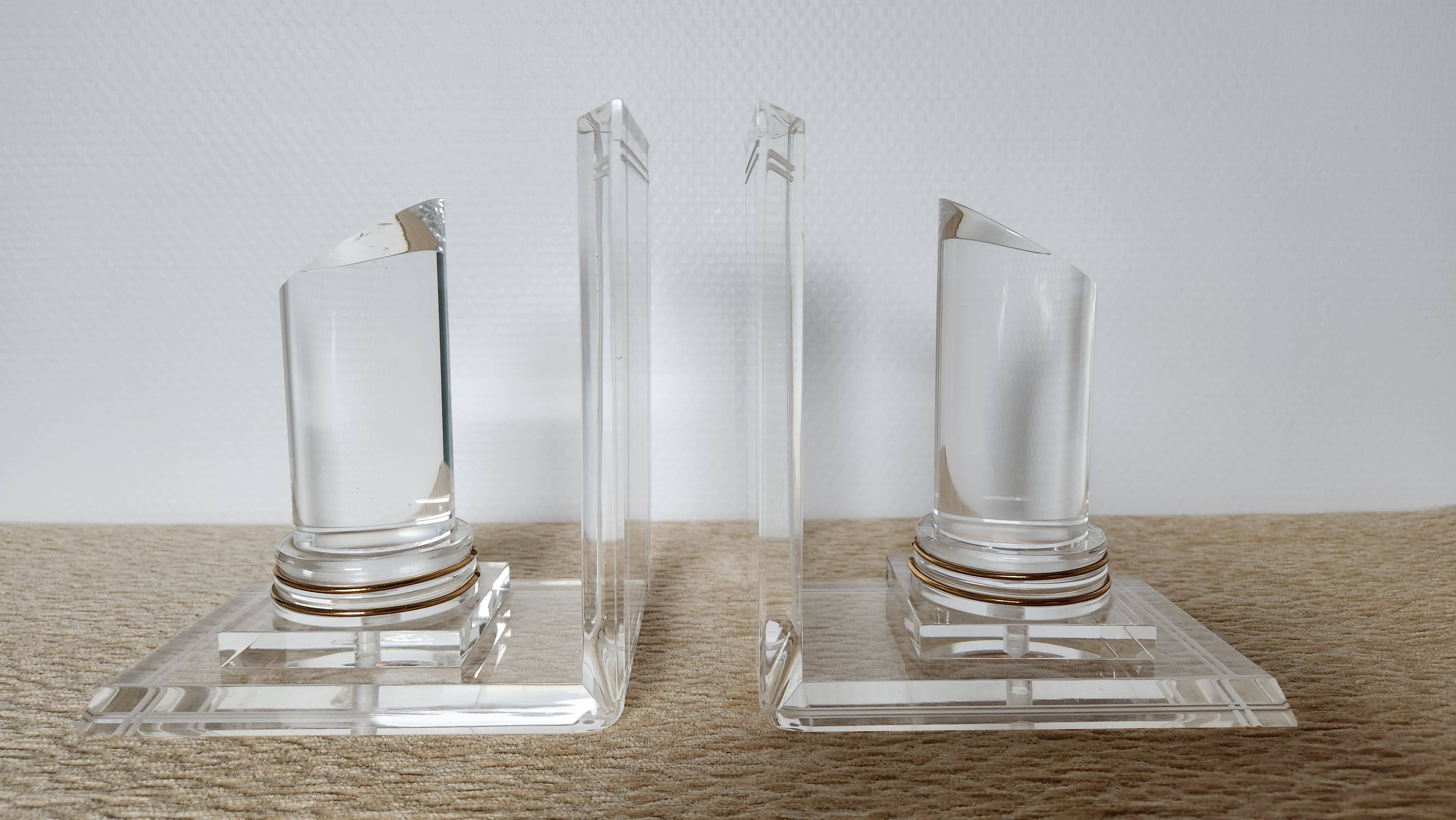 Pair of column bookends in plexiglass and gold metal, 1980s design.